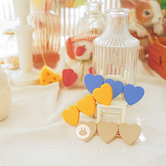 [2차입고] 쪼꼬미가 좋아하는 하뚜 - blue, yellow, beige cute 3heart pin (1ea)
