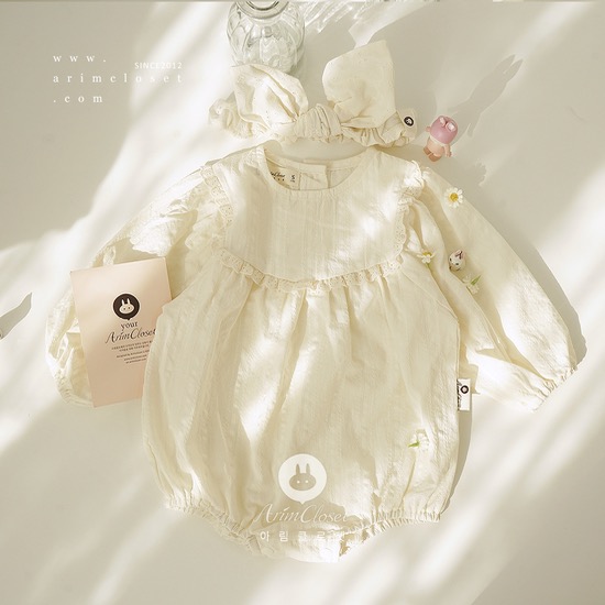 햇살아래 청순함이 반짝이는 우리 아가 :) - lovely cream lace cotton  premium baby bodysuit