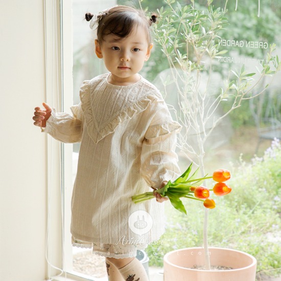 [Sale] 쪼꼬미 닮은 비누향기에 내맘도 향긋해 - cream color lace punching baby cotton long blouse